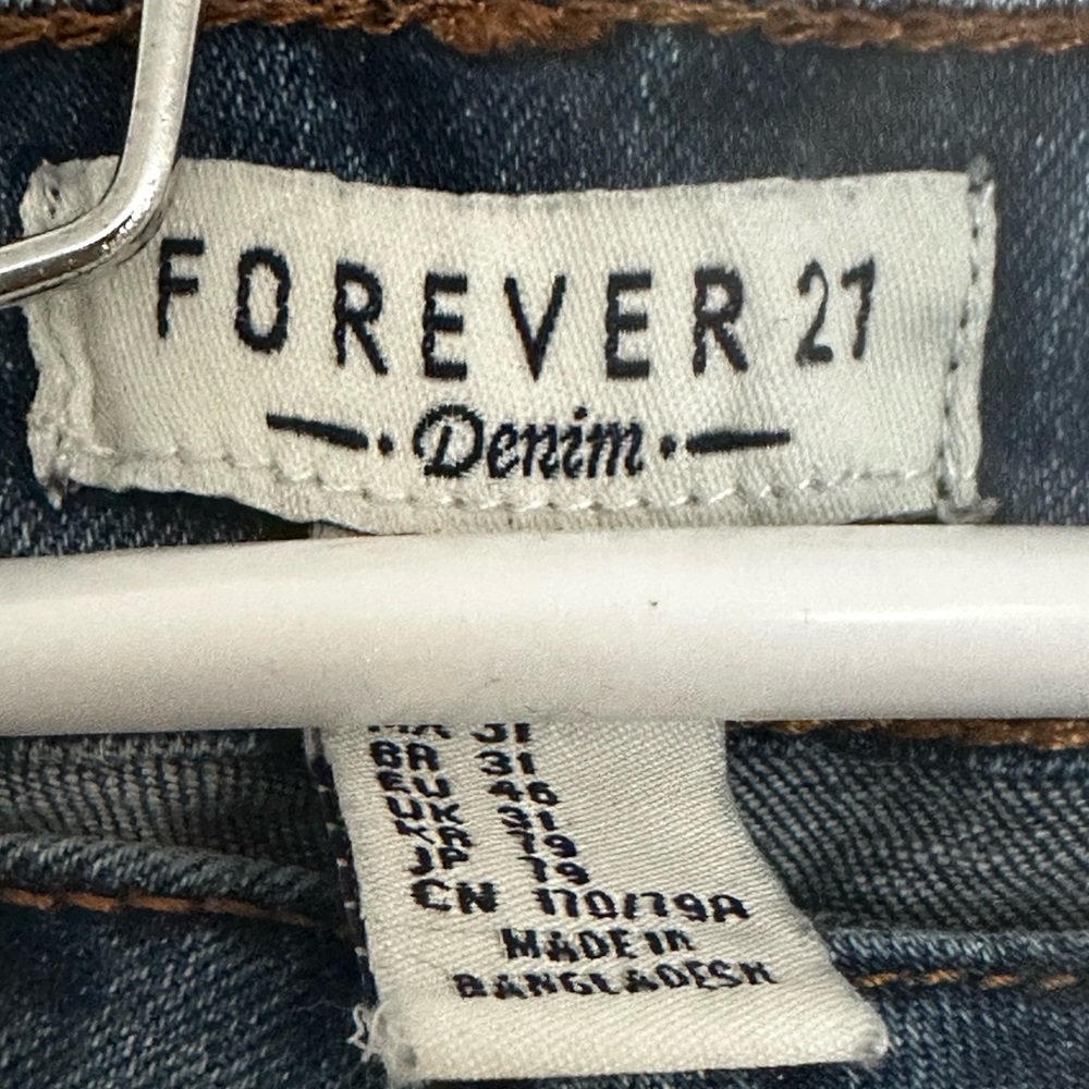Woman’s forever 21 jeans - Picture 2 of 4